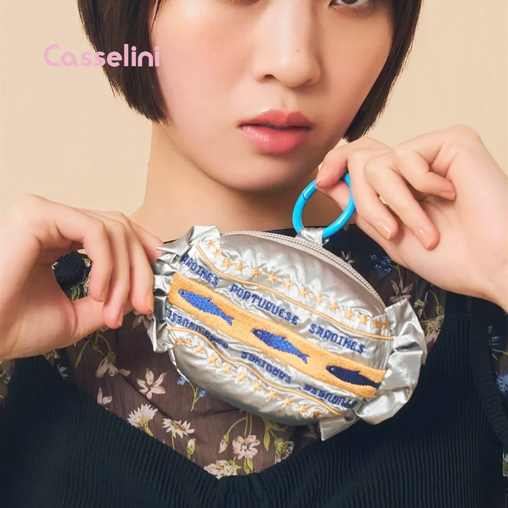 Casselini 日系小众设计糖果拉链收纳袋耳机包包异形随身包挂 银色