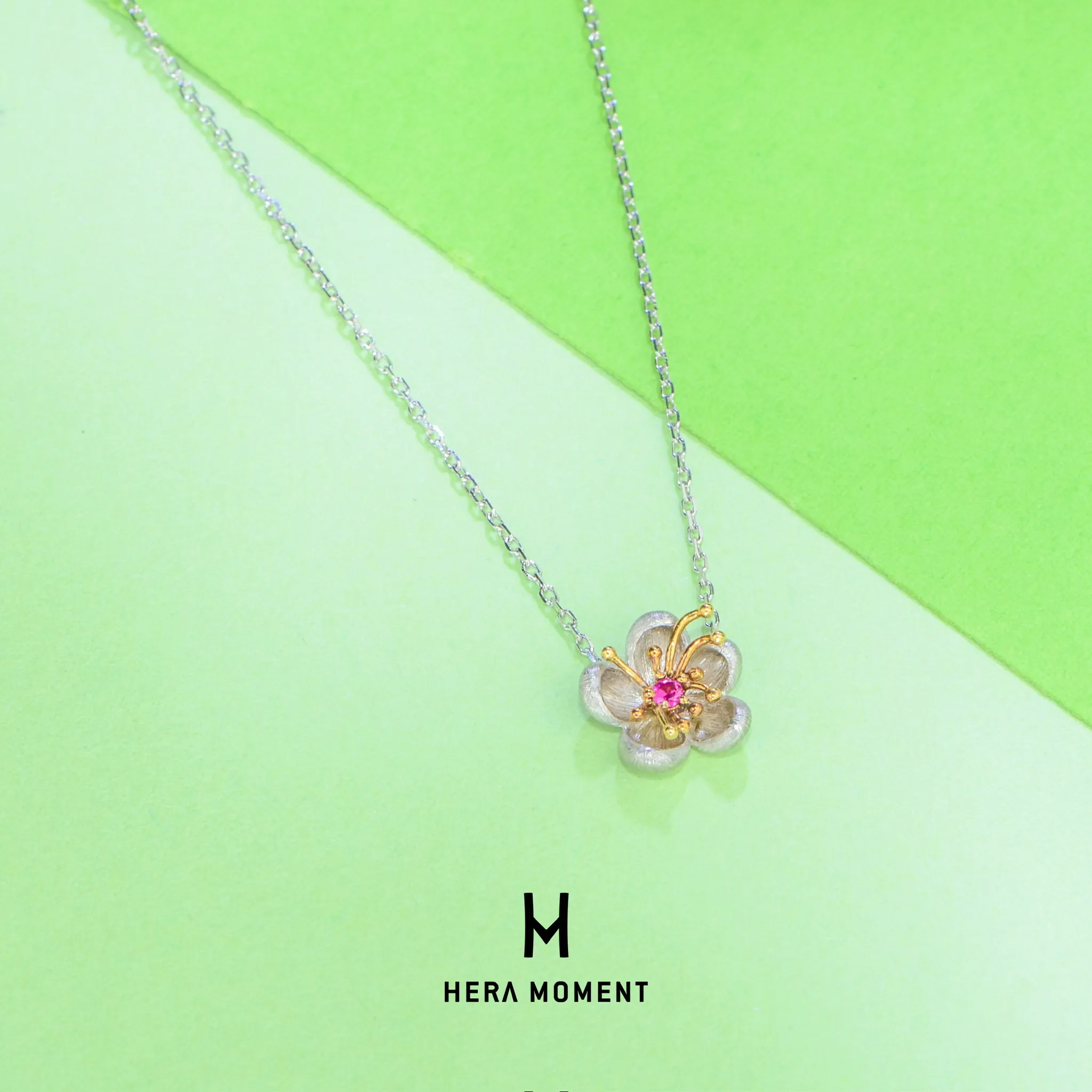 HERA MOMENT 赫拉臻藏 梅开富贵 梅花18K金红宝石链坠