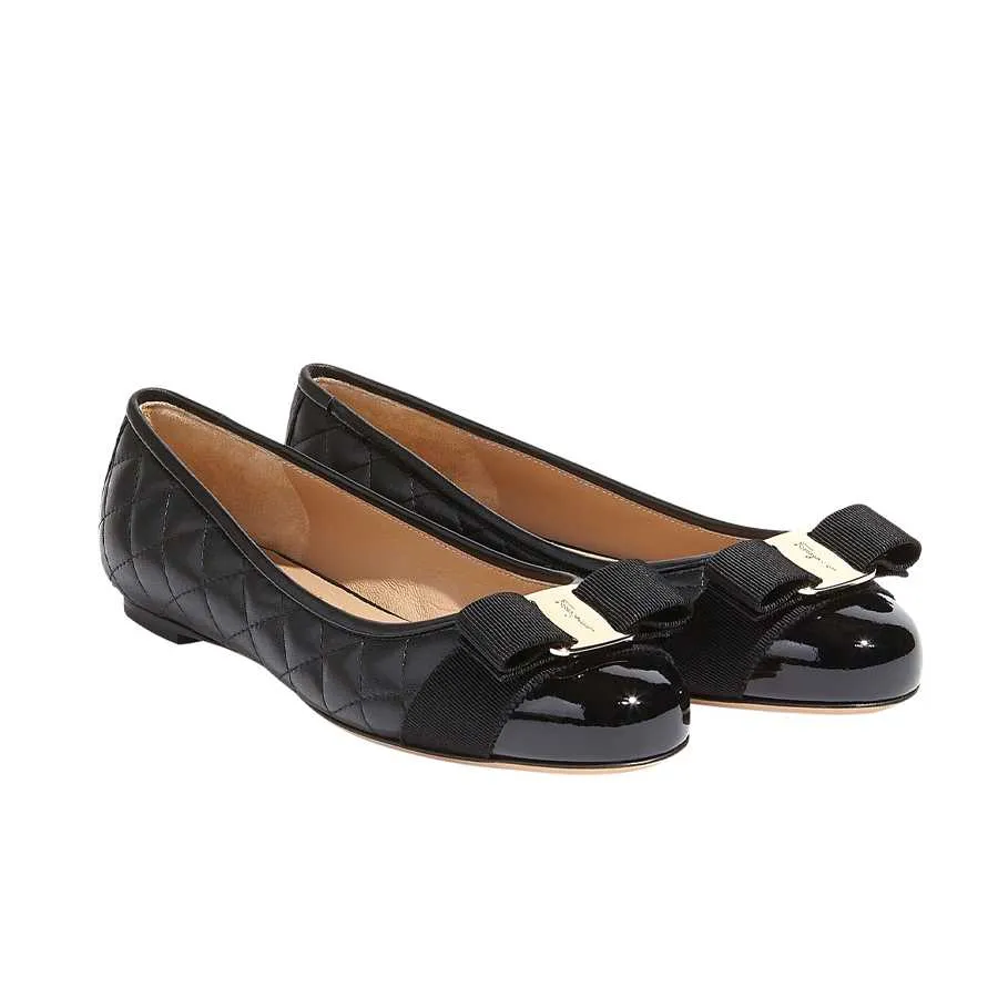 【微瑕特卖】Salvatore Ferragamo 菲拉格慕女士平底鞋672100-65-1D(脏污 压痕 氧化 脱胶，随机发货) 黑色 6.5